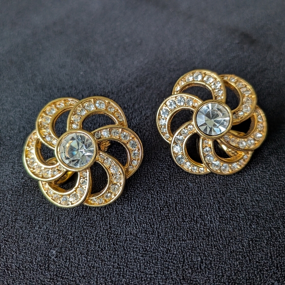 Monet Jewelry - Monet Vintage Gold Tone Ribbon Flower Clip On Earrings